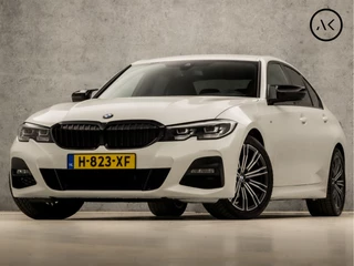 BMW 3 Serie 320i M Sport 184Pk Automaat (APPLE CARPLAY, M PAKKET, GROOT NAVI, SFEERVERLICHTING, LEDER/ACANTARA, SPORTSTOELEN, GETINT GLAS, PARKEERSENSOREN, NIEUWE APK, NIEUWSTAAT)