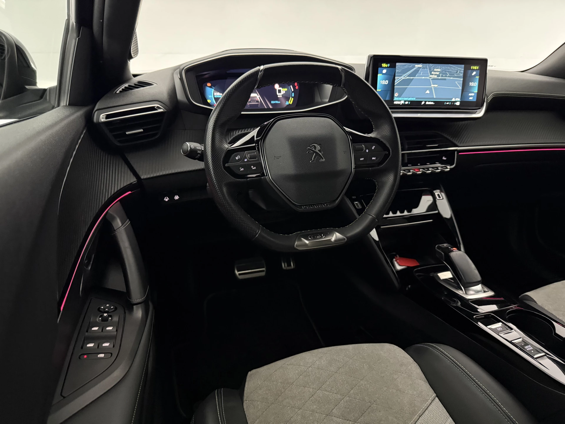 Hoofdafbeelding Peugeot e-2008