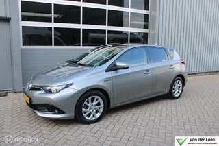 Hoofdafbeelding Toyota Auris Toyota Auris 1.8 Hybrid Trend NL Auto | 1e Eigenaar | Panoramadak | Navigatie.