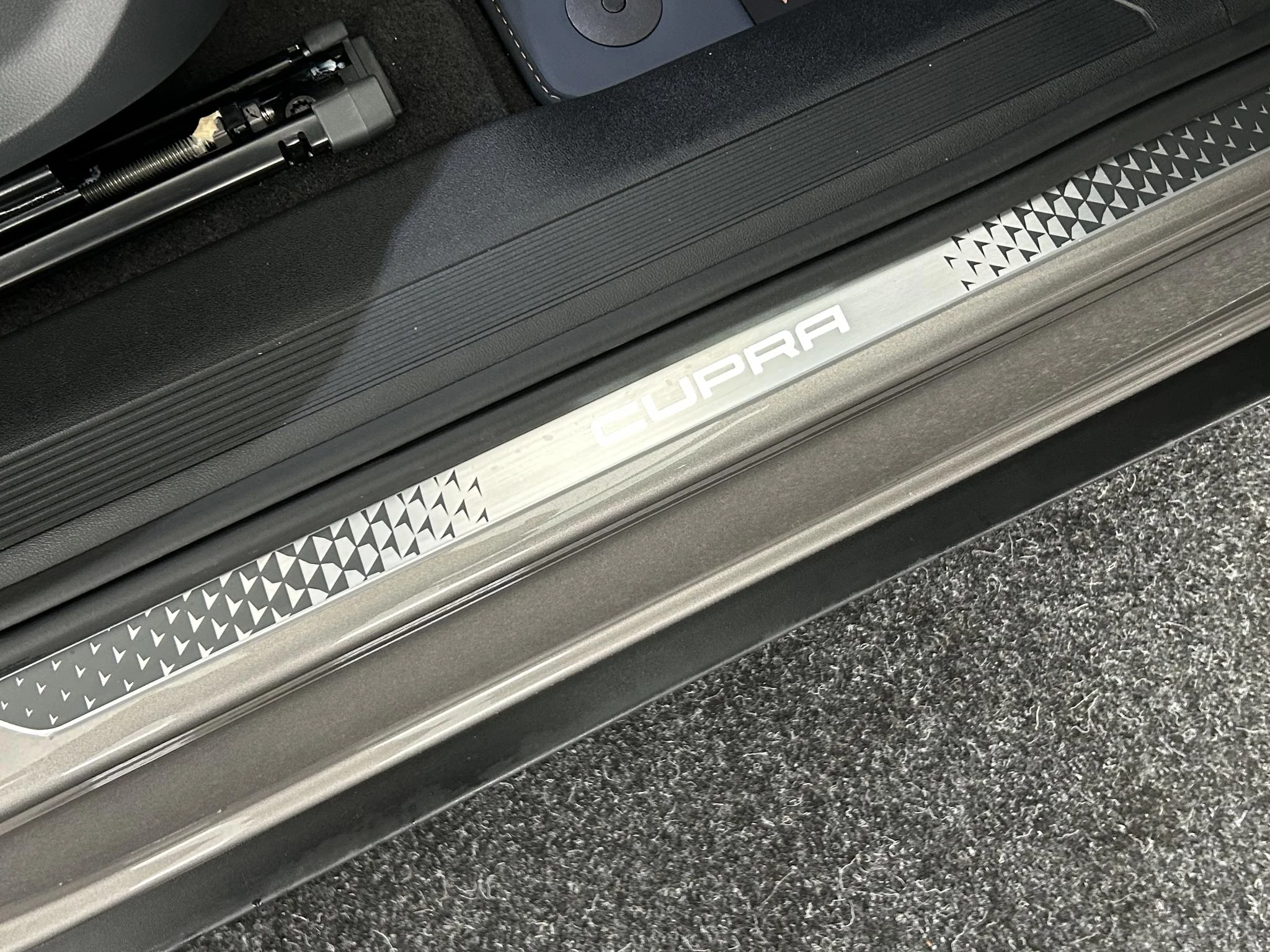 Hoofdafbeelding CUPRA Tavascan