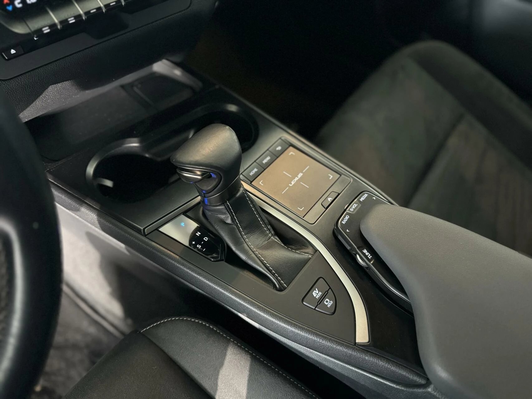 Hoofdafbeelding Lexus UX