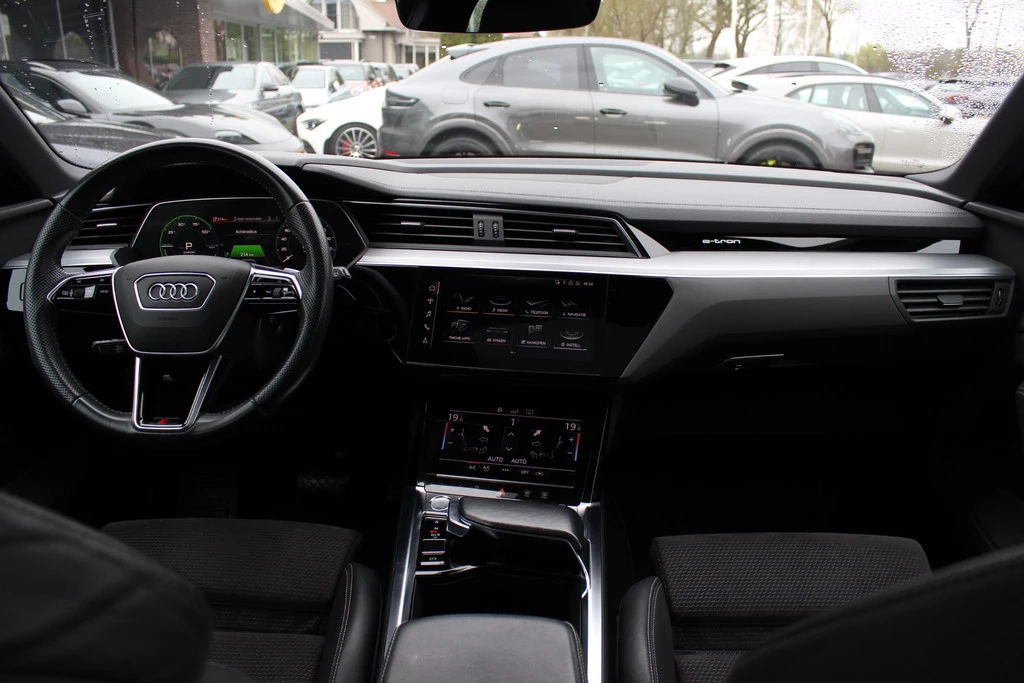 Hoofdafbeelding Audi e-tron