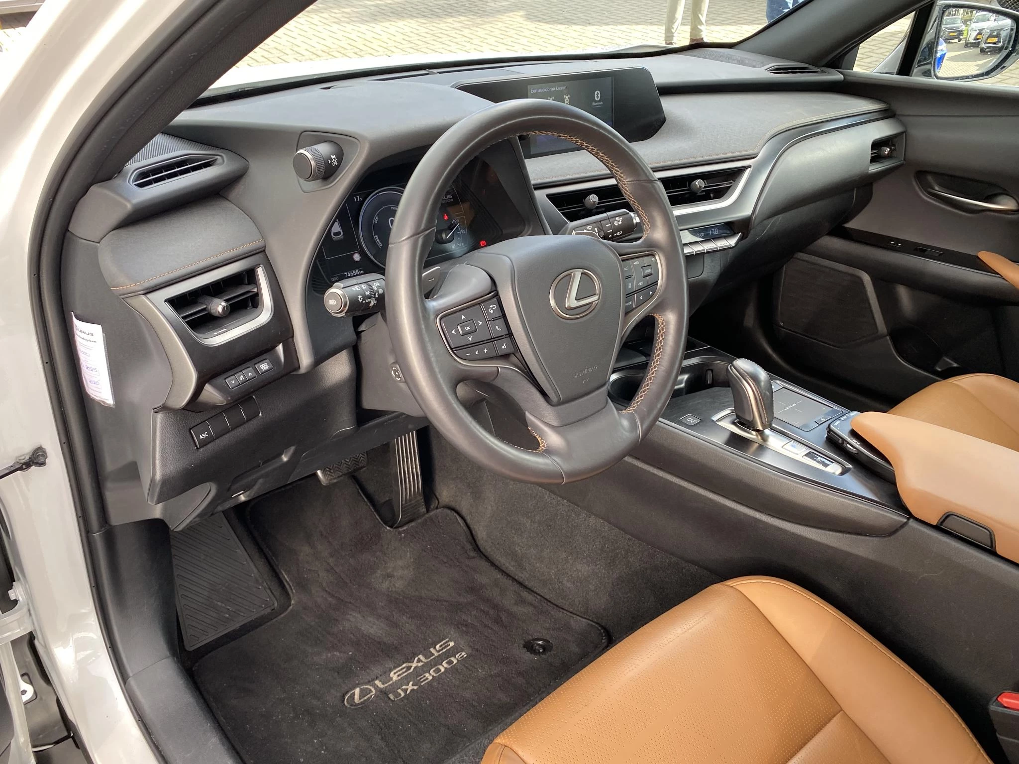 Hoofdafbeelding Lexus UX