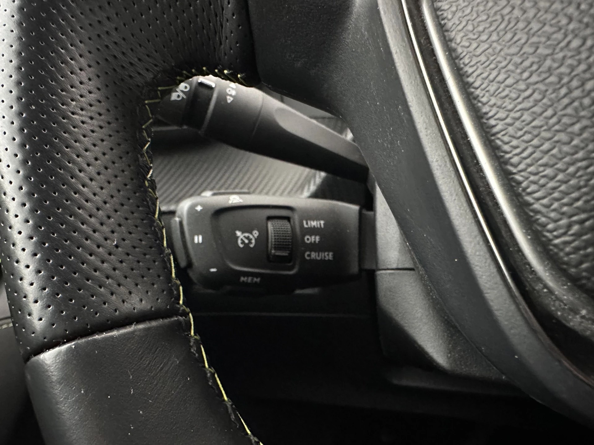 Hoofdafbeelding Peugeot e-208