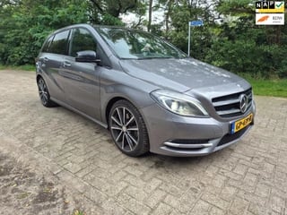 Mercedes-Benz B-klasse 250 Prestige / panoramadak / trekhaak / standkachel / stoelverwarming / grijs