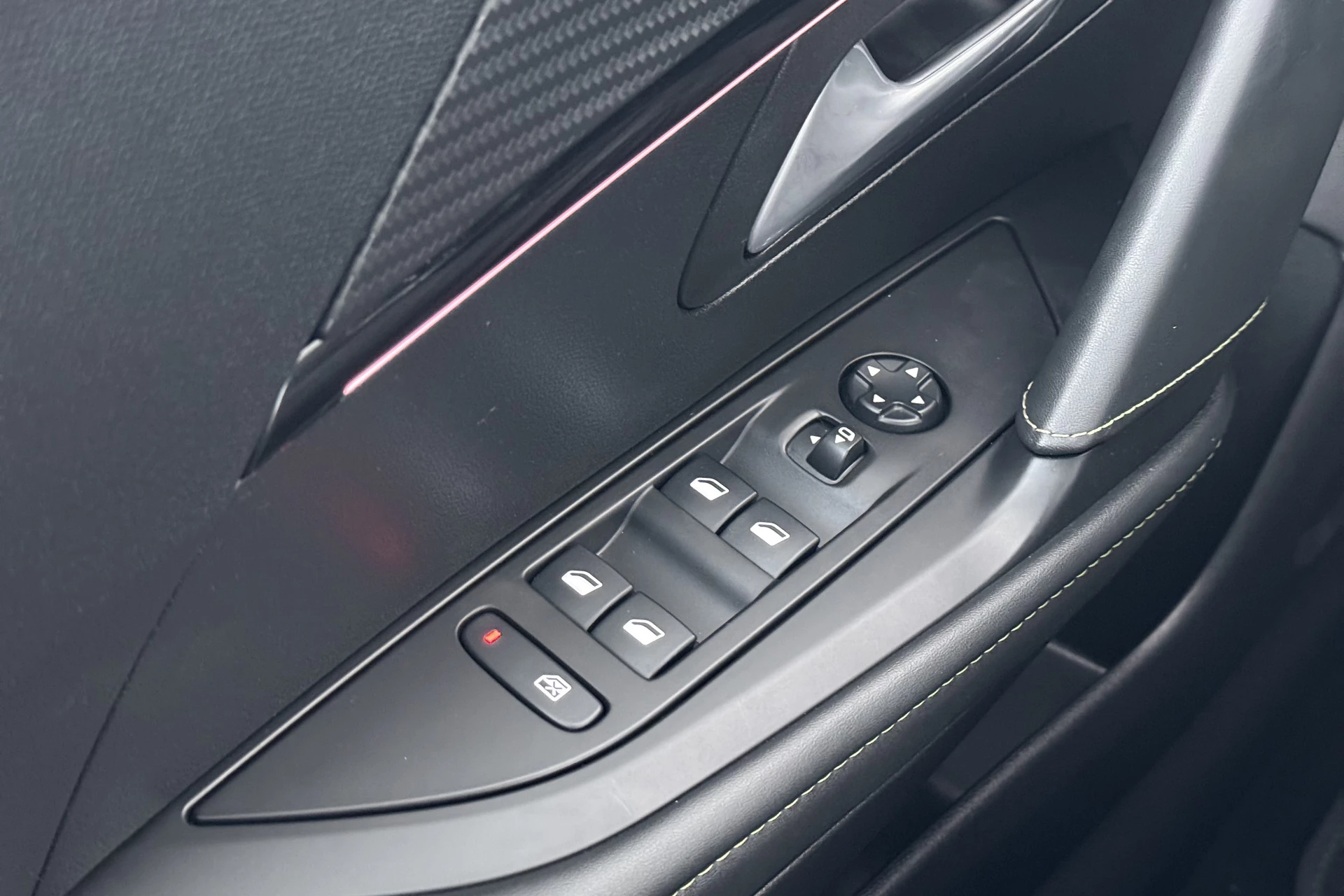 Hoofdafbeelding Peugeot e-208