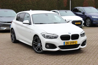 BMW 1 Serie 118i Edition M Sport Shadow High Exe. / Leder / Navigatie / Parkeerhulp achter / Keyless / 18'' / Getint glas / Stoelverwarming / Cruise Control