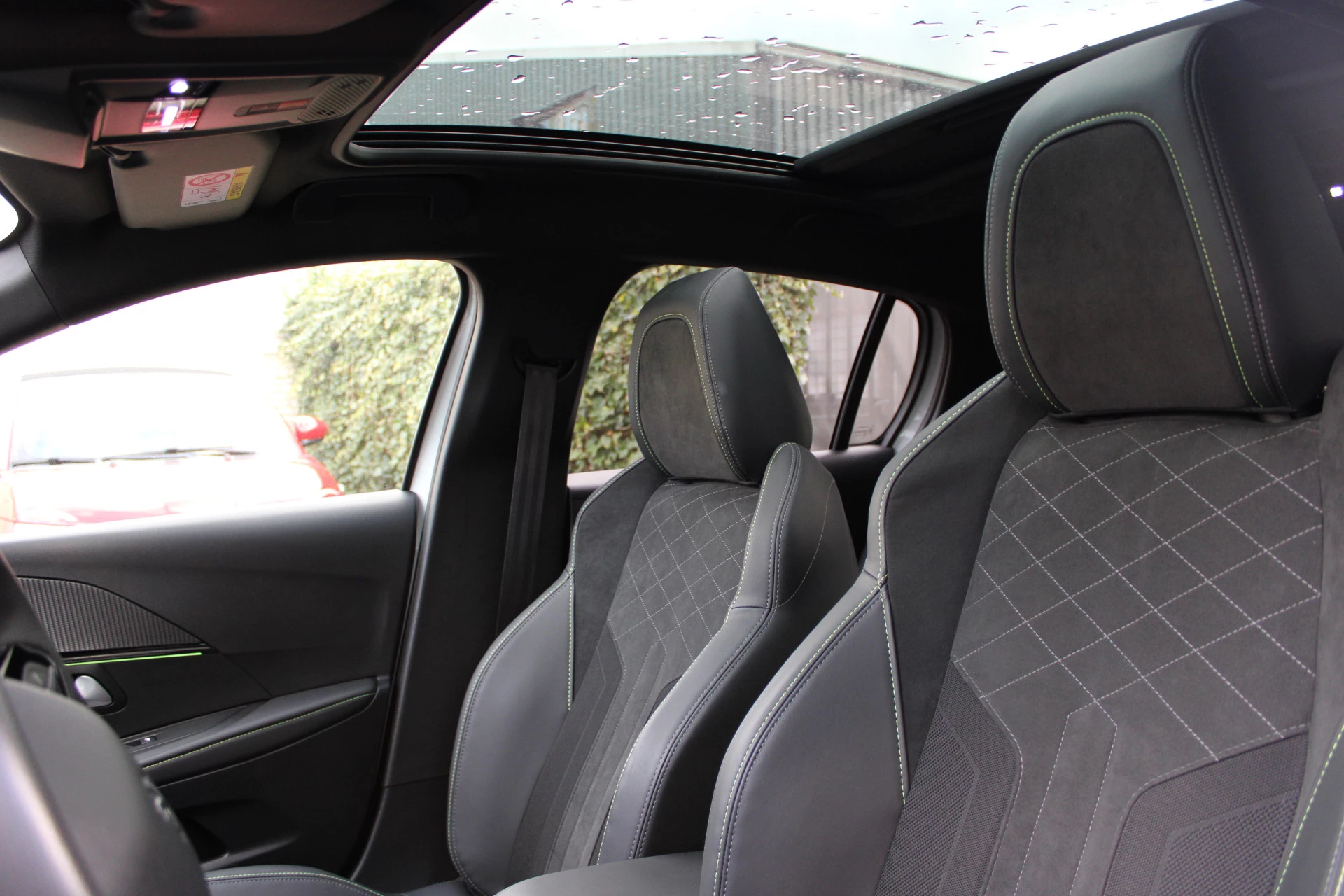 Hoofdafbeelding Peugeot e-208