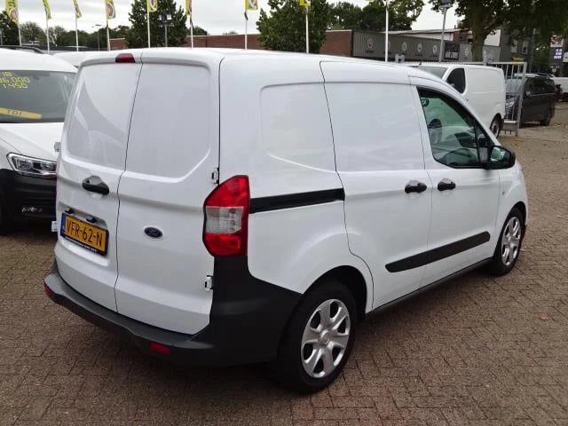 Hoofdafbeelding Ford Transit Courier