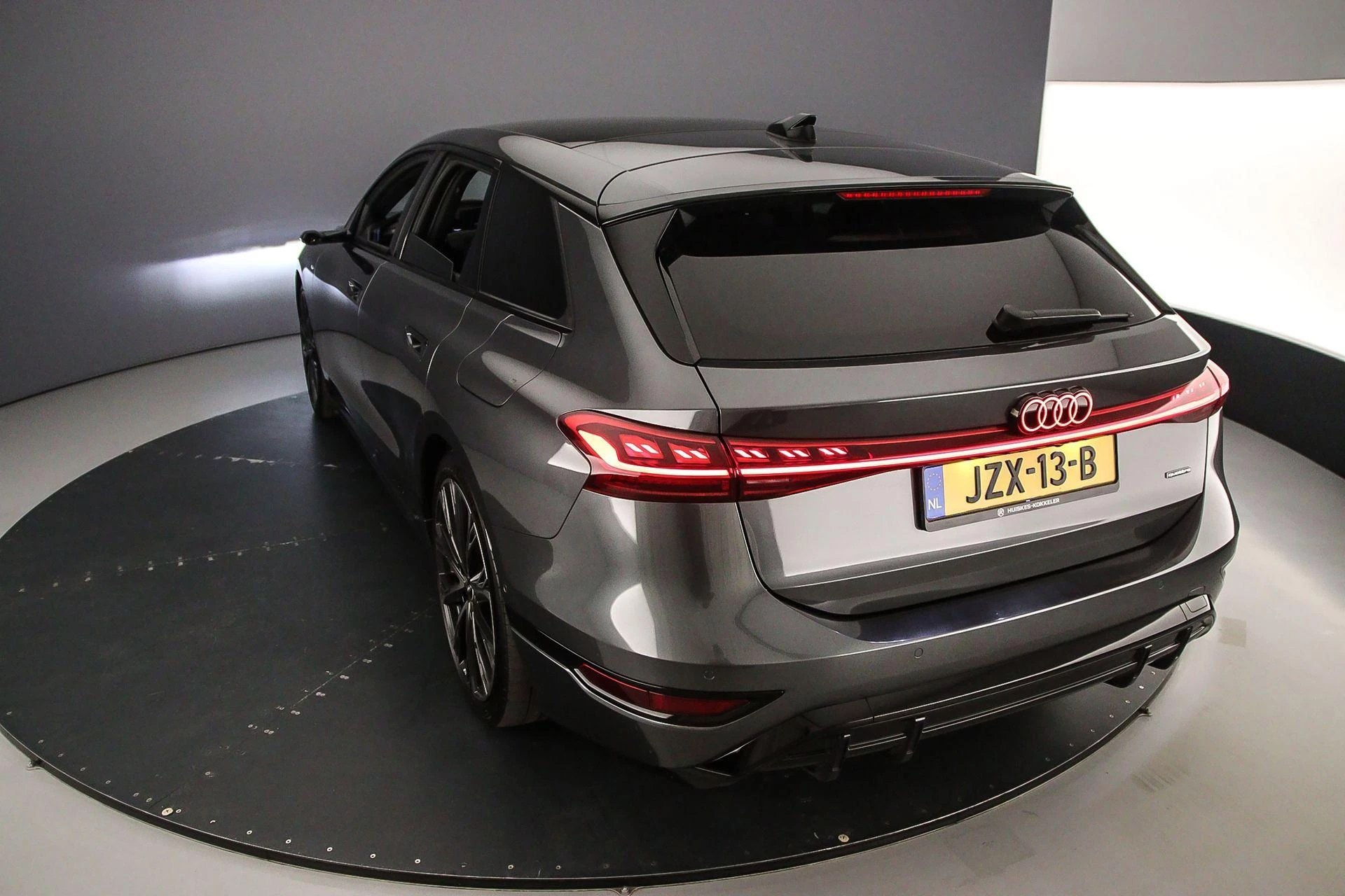 Hoofdafbeelding Audi A6 Avant e-tron