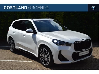 BMW X1 xDrive23i High Executive M Sport Automaat / Panoramadak / Trekhaak / Stoelverstelling / Adaptieve LED / Harman Kardon / Parking Assistant Plus / Head-Up / Live Cockpit Professional
