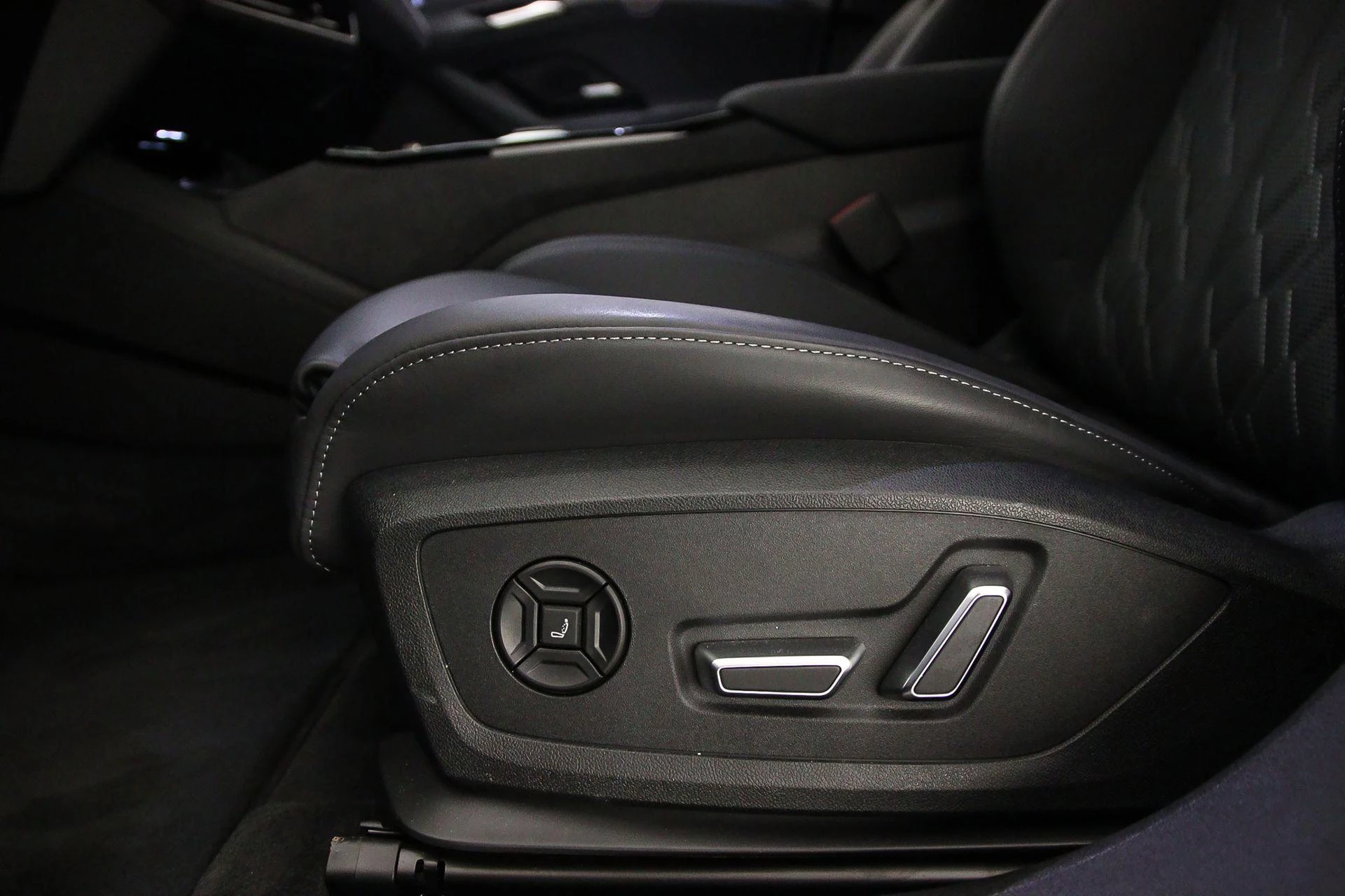 Hoofdafbeelding Audi A6 Avant e-tron