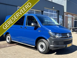 Volkswagen Transporter 2.0 TDI L1H1 140pk Btw en Bpm vrij!! Airco Cruise controle Trekhaak 2500kg trekgewicht Telefoonverbinding Navigatiesysteem Sitebars Parkeersensoren voor en achter 2-Persoons schuifdeur Euro 5