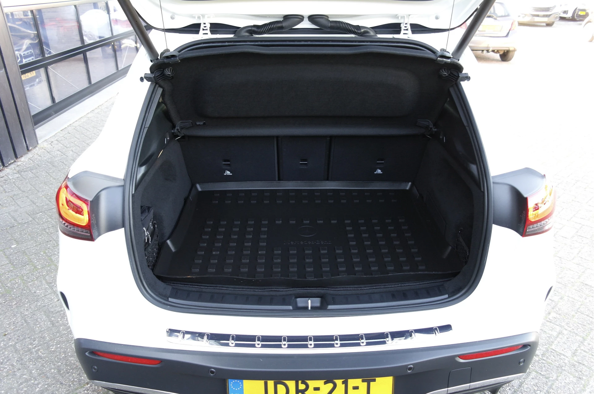 Hoofdafbeelding Mercedes-Benz EQA