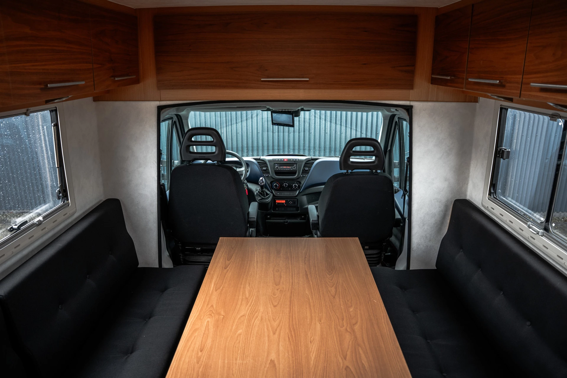 Hoofdafbeelding Iveco 40C18 3.0L 180PK | Camperkandidaat | 1ste Eigenaar | Automaat | Euro 6 | Camera | 3.5T Trekgwicht