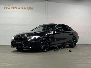 BMW 3-serie 330e M Sport | Open dak | Adapt. cruise | Trekhaak | Head-up | Stoelverwarming | Sfeerverlichting | Carplay | Leder