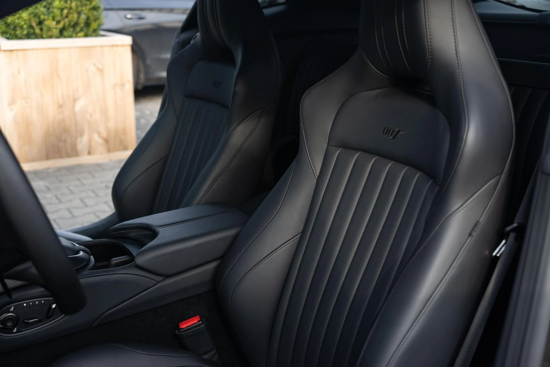 Hoofdafbeelding Aston Martin V8 Vantage