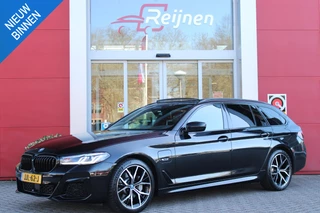BMW 5-serie Touring 530e 292PK xDrive M-SPORT BUSINESS EDITION PLUS | PANORAMA SCHUIF/KANTEL DAK | HARMAN KARDON AUDIO SYSTEM | LEDEREN BEKLEDING DAKOTA SCHWARZ | COMFORT ACCESS | HEAD UP DISPLAY | ZONNESCHERM ZIJRUITEN | ADAPTIEVE LED KOPLAMPEN | DRIVING ASSISTANT PROFESSIONAL MET O.A. ADAPTIVE CRUISE CONTROL EN DODEHOEK DETECTIE | ACHTERUITRIJ CAMERA | PARKEERSENSOREN VOOR + ACHTER | DRAADLOZE APPLE CARPLAY/ANDROID AUTO | NAVIGATIE | SFEER VERLICHTING | DRAADLOZE TELEFOONLADER | ELEKTRISCH BEDIENBARE VOORSTOELEN |
