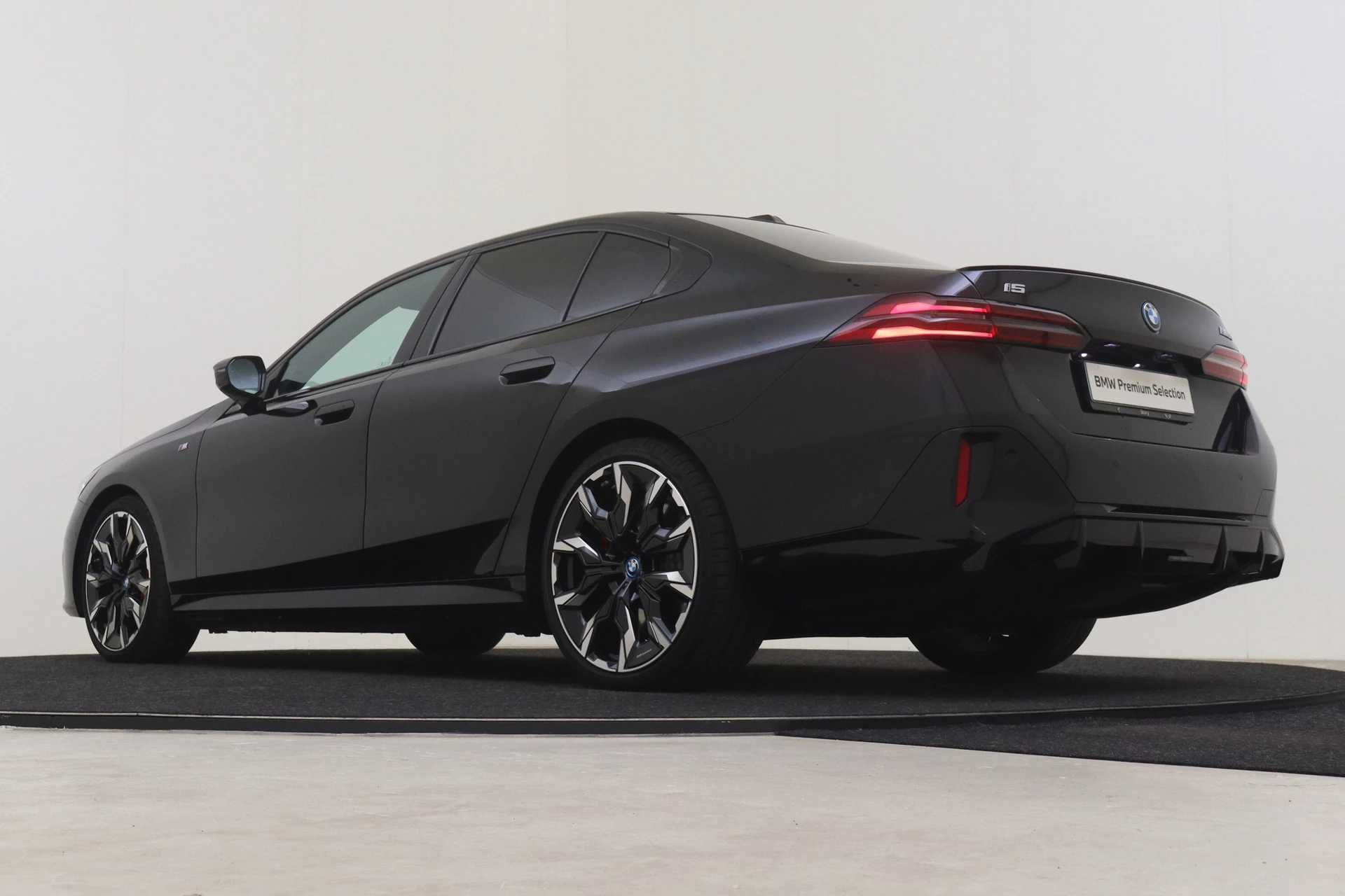 Hoofdafbeelding BMW i5