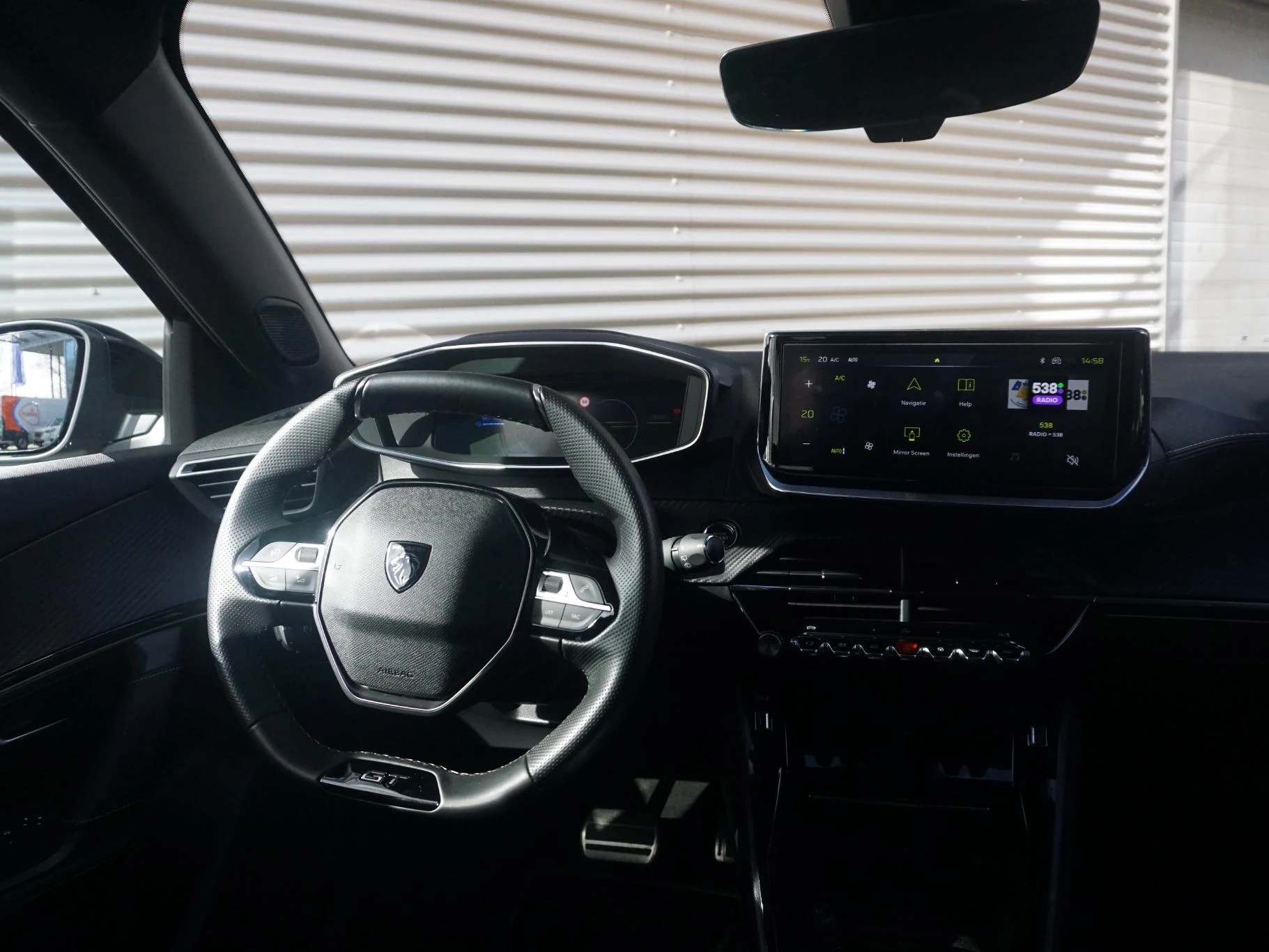 Hoofdafbeelding Peugeot e-2008