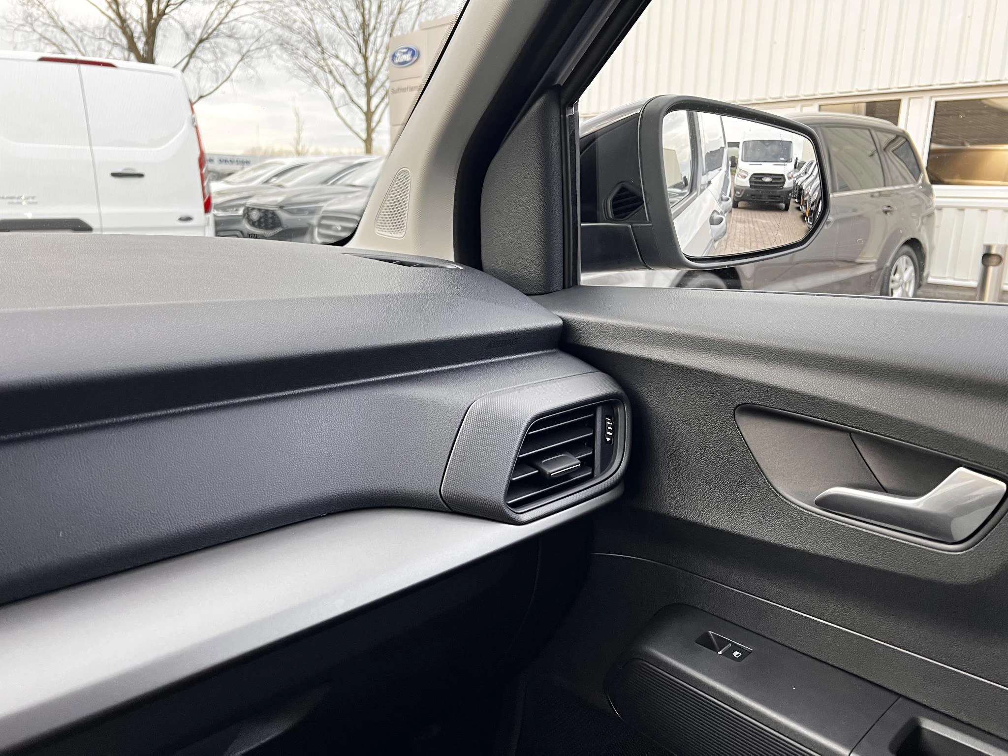 Hoofdafbeelding Ford Transit Courier