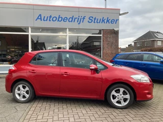 Hoofdafbeelding Toyota Auris Toyota Auris 1.6 VVT-i Camera P.D.C. Navigatie LM velgen 1250 kg.