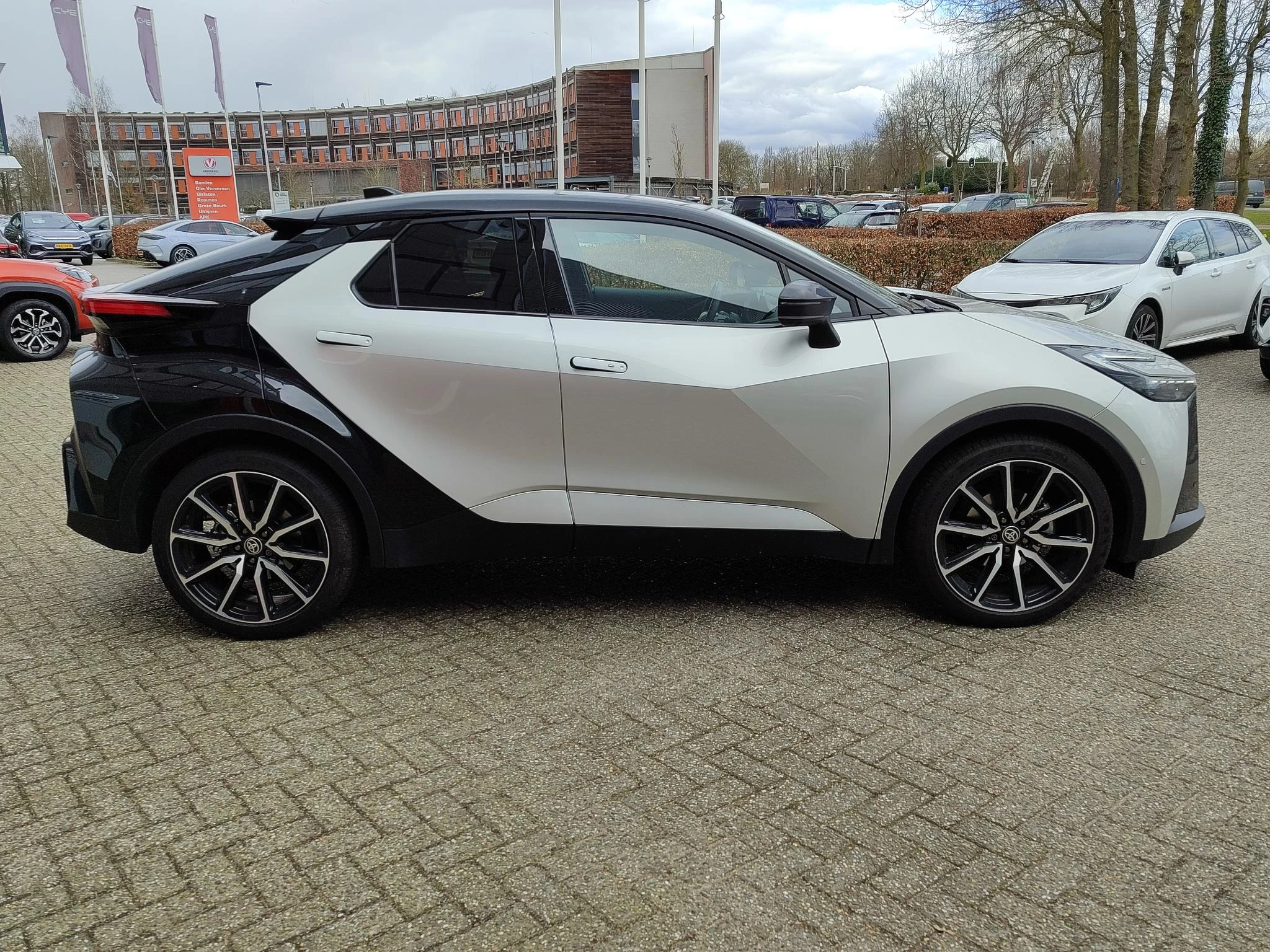 Hoofdafbeelding Toyota C-HR