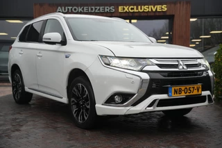 Hoofdafbeelding Mitsubishi Outlander Mitsubishi Outlander 2.0 PHEV Premium Leer camera stoelverwarming