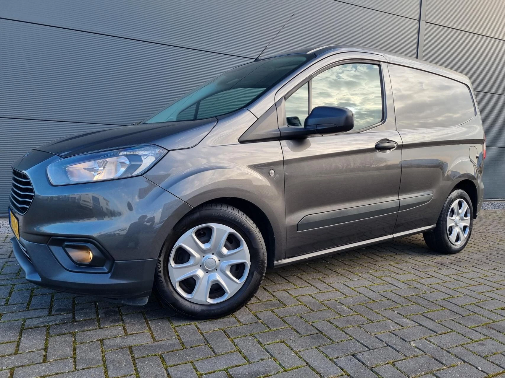 Hoofdafbeelding Ford Transit Courier