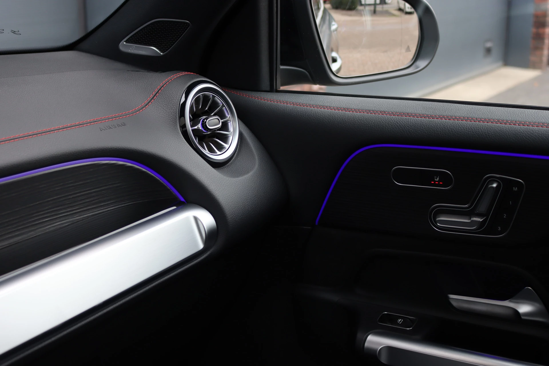 Hoofdafbeelding Mercedes-Benz EQB