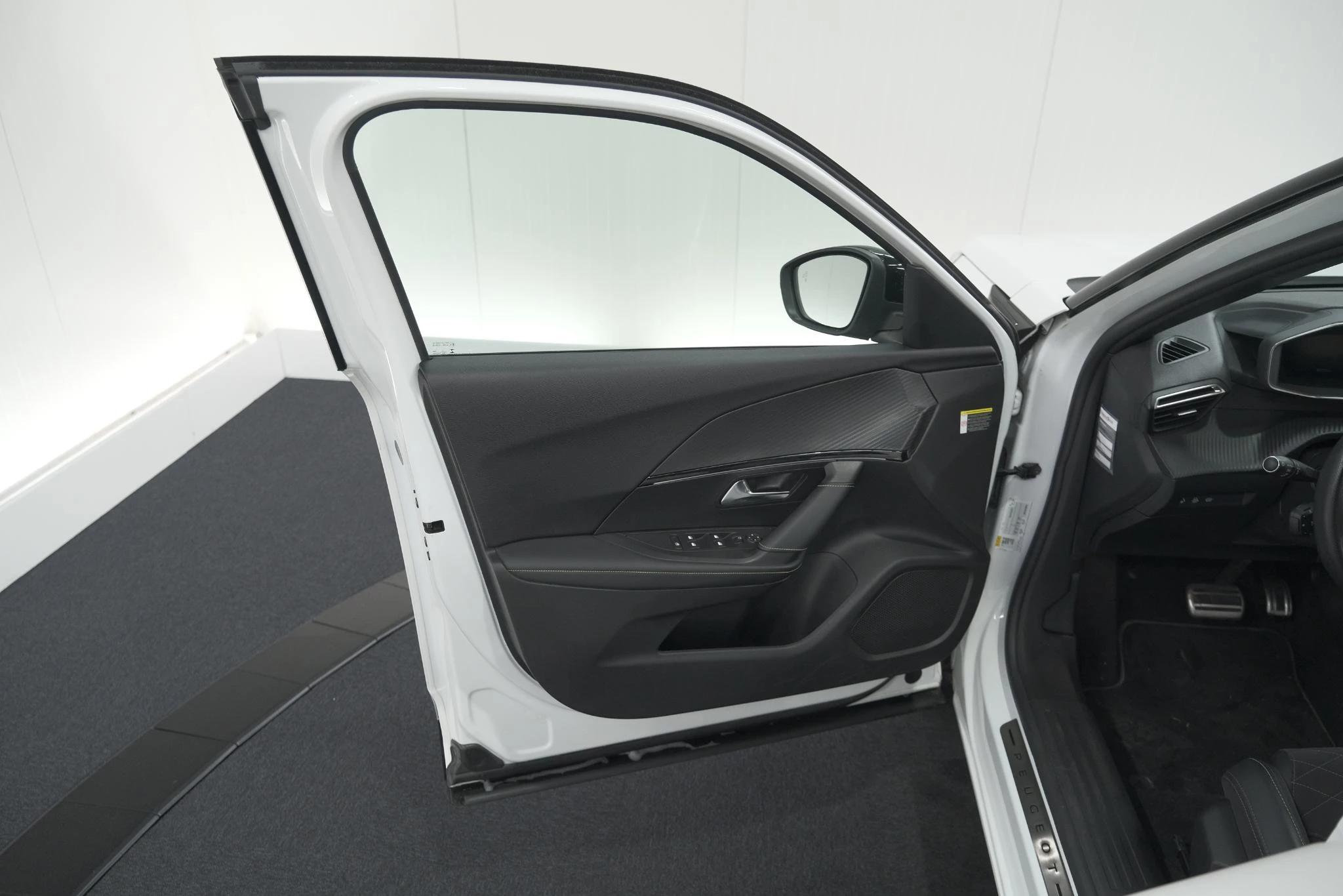 Hoofdafbeelding Peugeot e-2008