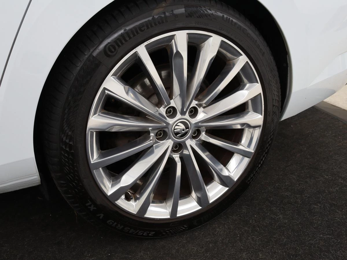 Hoofdafbeelding Škoda Superb