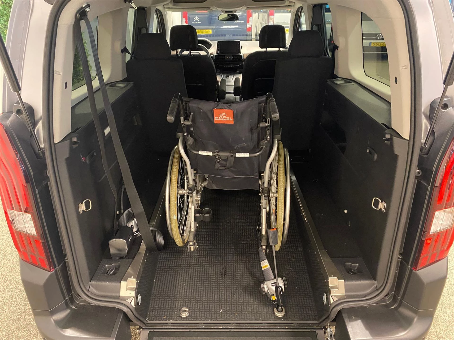 Hoofdafbeelding Peugeot e-Rifter