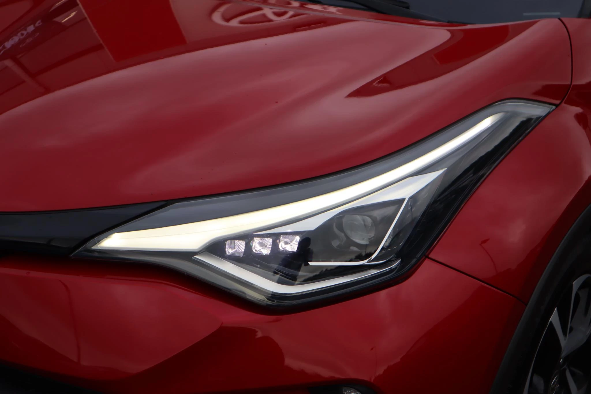 Hoofdafbeelding Toyota C-HR