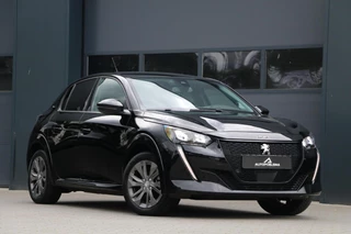 Hoofdafbeelding Peugeot e-208 Peugeot e-208 EV Allure Pack 50 kWh AppleCarplay 3 Fase Camera PrivacyGlass Pdc Lmv 35000KM BJ2021