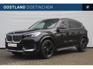 BMW X1 xDrive25e xLine Automaat / Sportstoelen / Achteruitrijcamera / Parking Assistant / Stoelverwarming / Extra getint glas / 19 inch LMV zwart