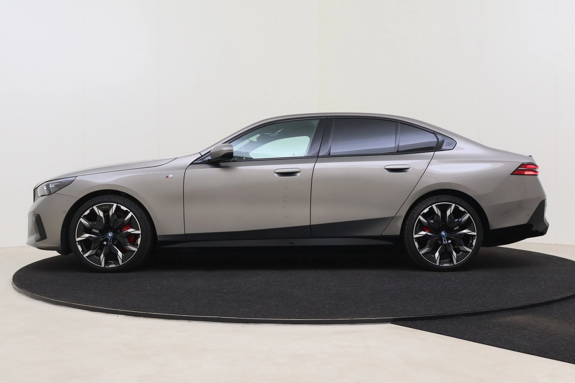 Hoofdafbeelding BMW i5