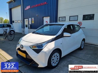 Hoofdafbeelding Toyota Aygo Toyota Aygo 1.0 VVT-i x-play, 5 deurs airco, camera
