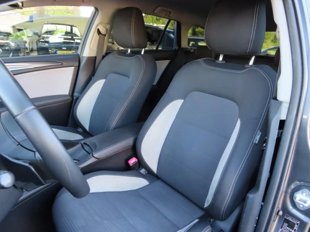 Hoofdafbeelding Toyota Avensis