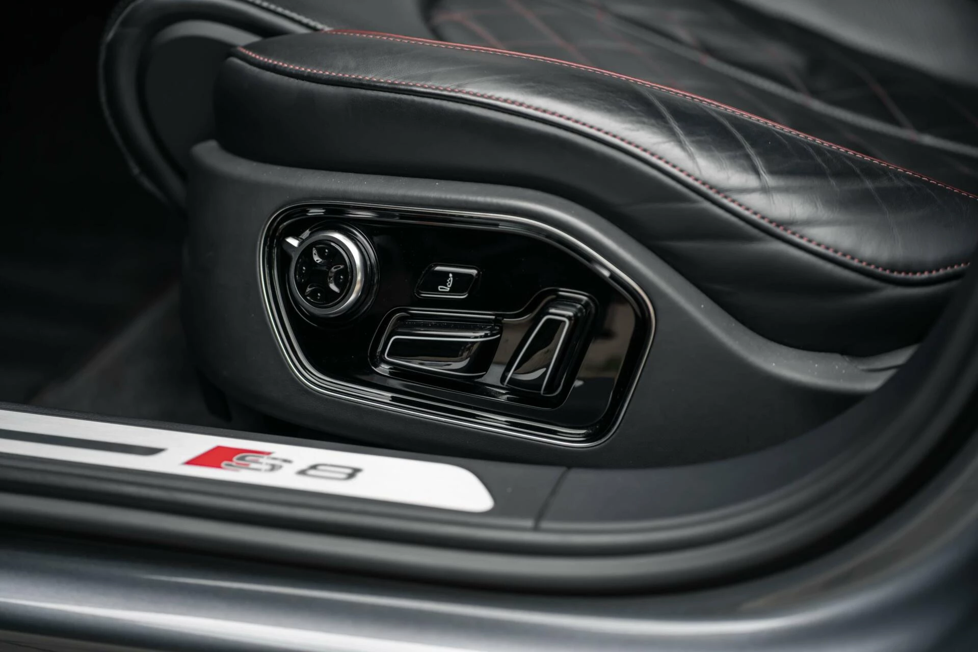Hoofdafbeelding Audi S8