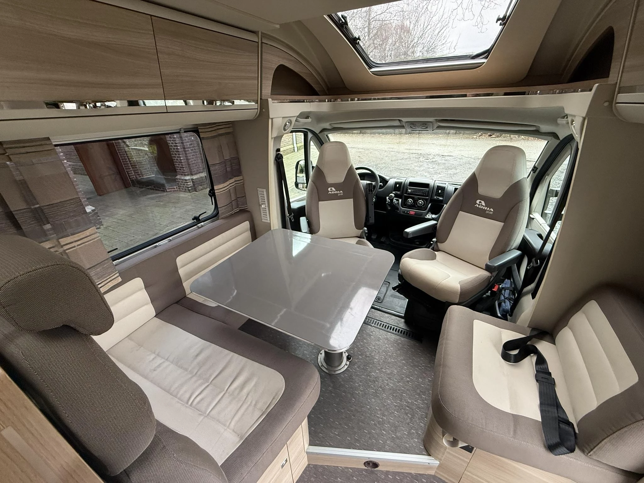 Hoofdafbeelding Adria Matrix m 670 sc