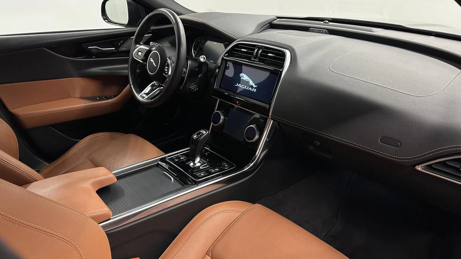 Hoofdafbeelding Jaguar XE