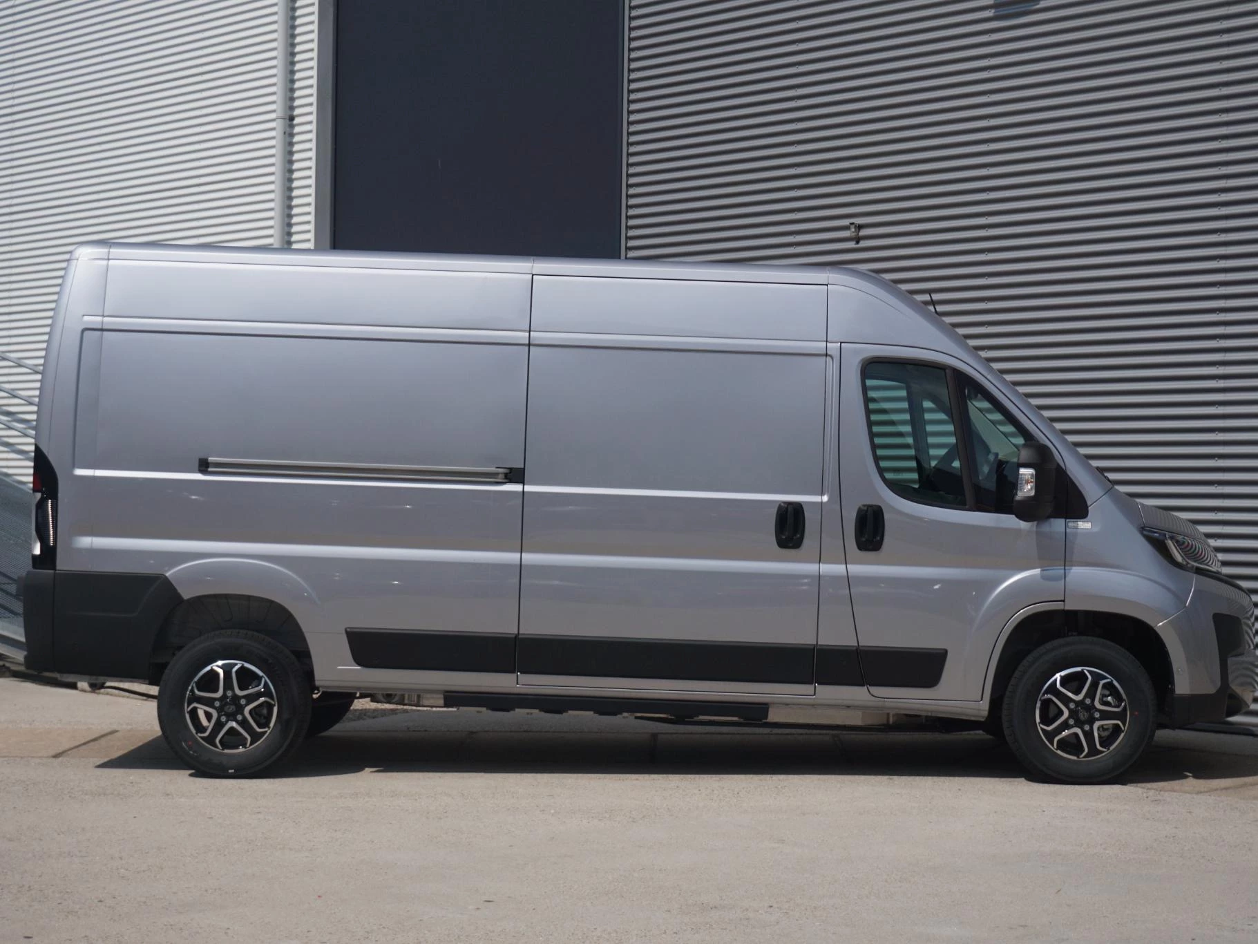 Hoofdafbeelding Peugeot e-Boxer