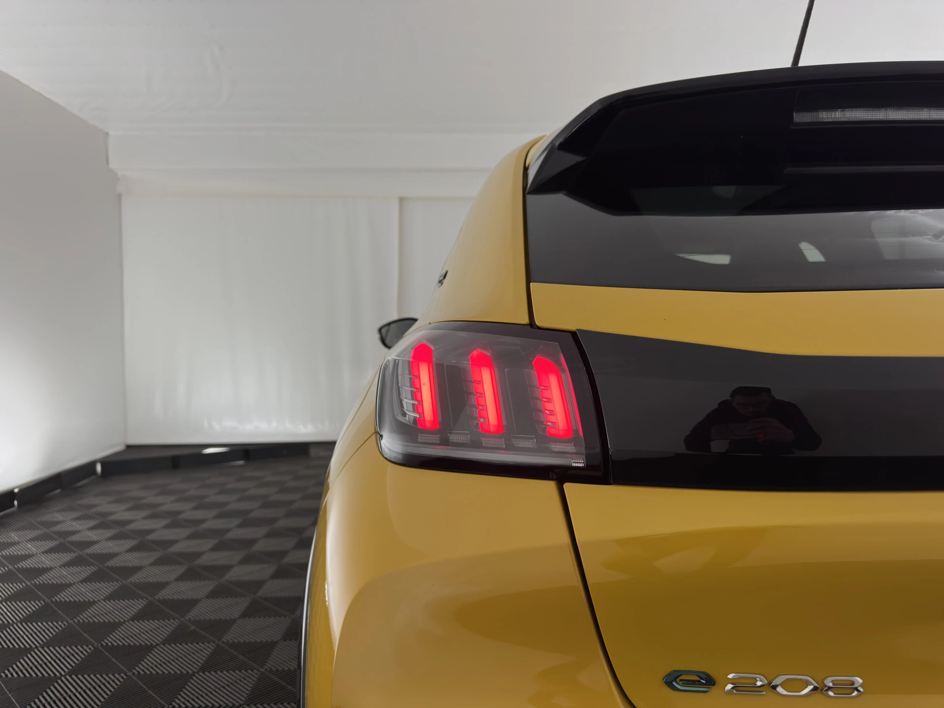 Hoofdafbeelding Peugeot e-208