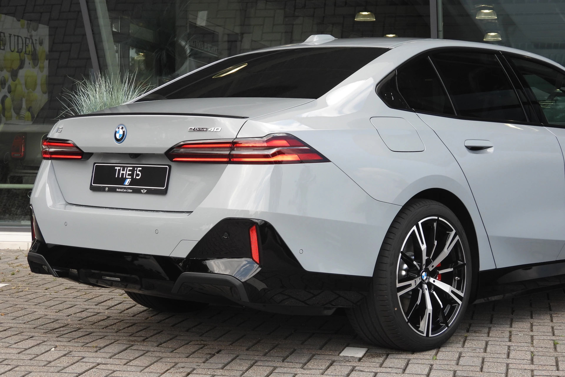 Hoofdafbeelding BMW i5