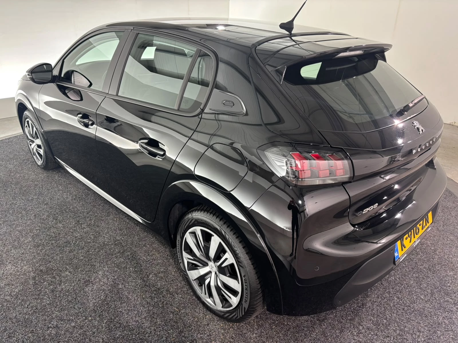 Hoofdafbeelding Peugeot e-208