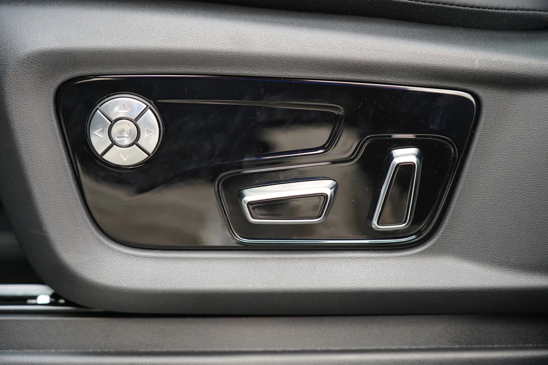 Hoofdafbeelding DFSK Forthing 9