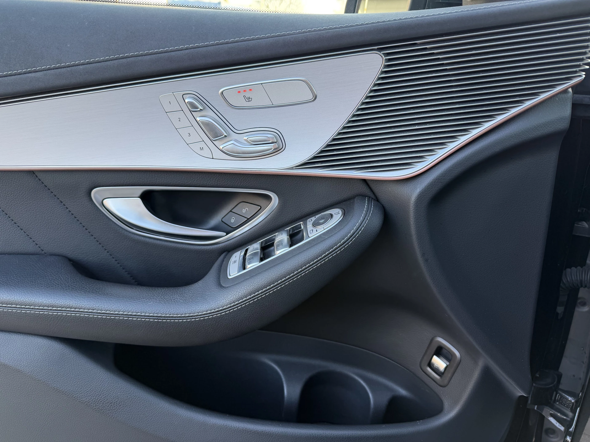 Hoofdafbeelding Mercedes-Benz EQC