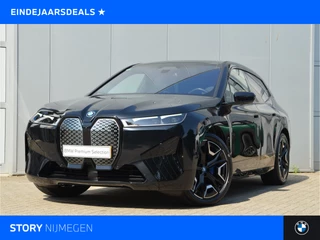 BMW iX xDrive40 High Executive / Sportpakket / Panoramadak Sky Lounge / Trekhaak / Laserlight / Multifunctionele Stoelen / Soft-Close / Parking Assistant Plus