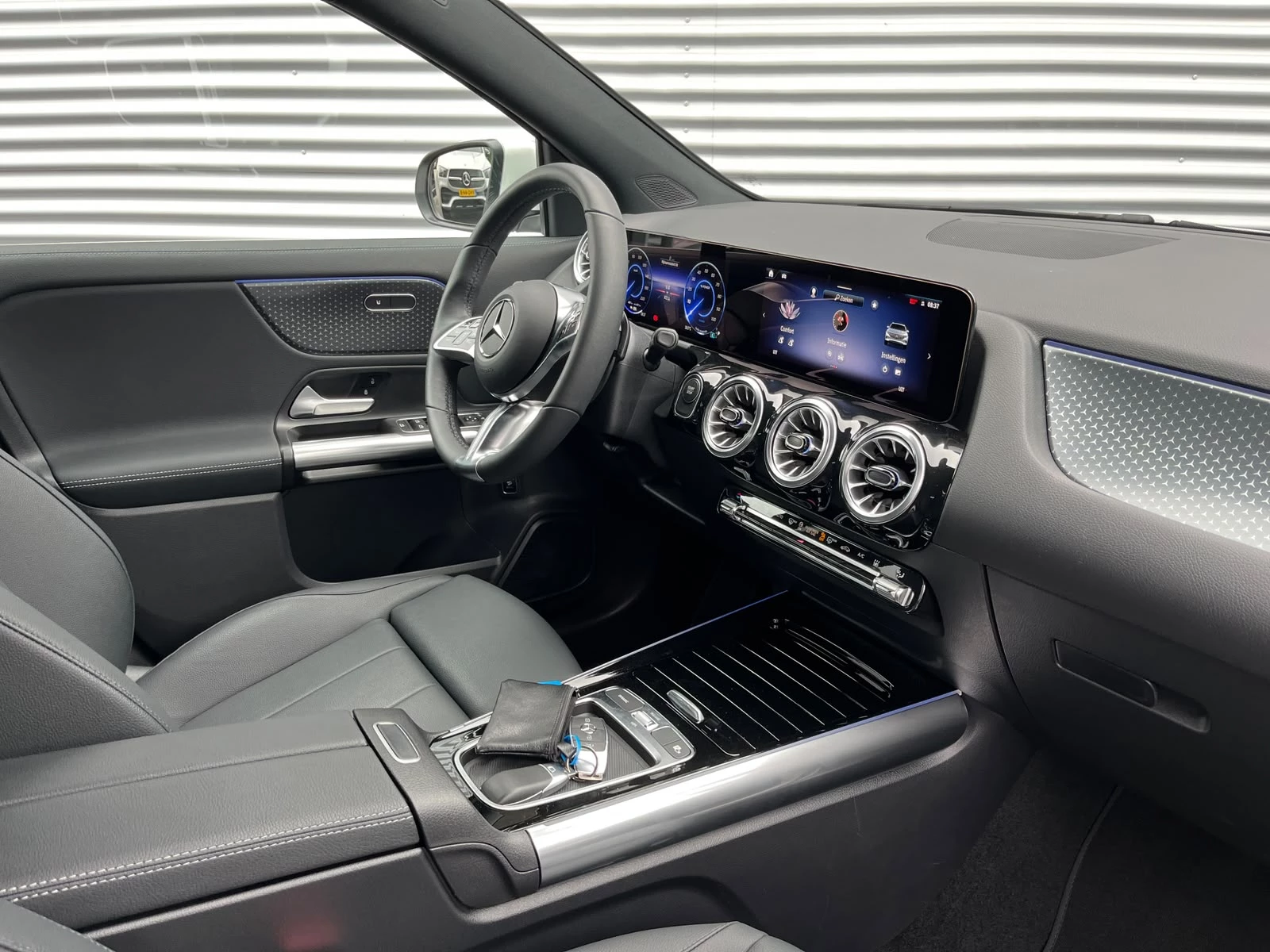 Hoofdafbeelding Mercedes-Benz EQA